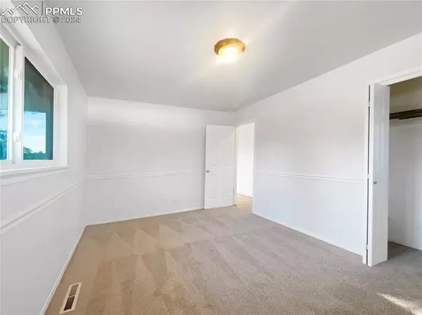 Colorado Springs, CO 80907,1701 Acacia DR