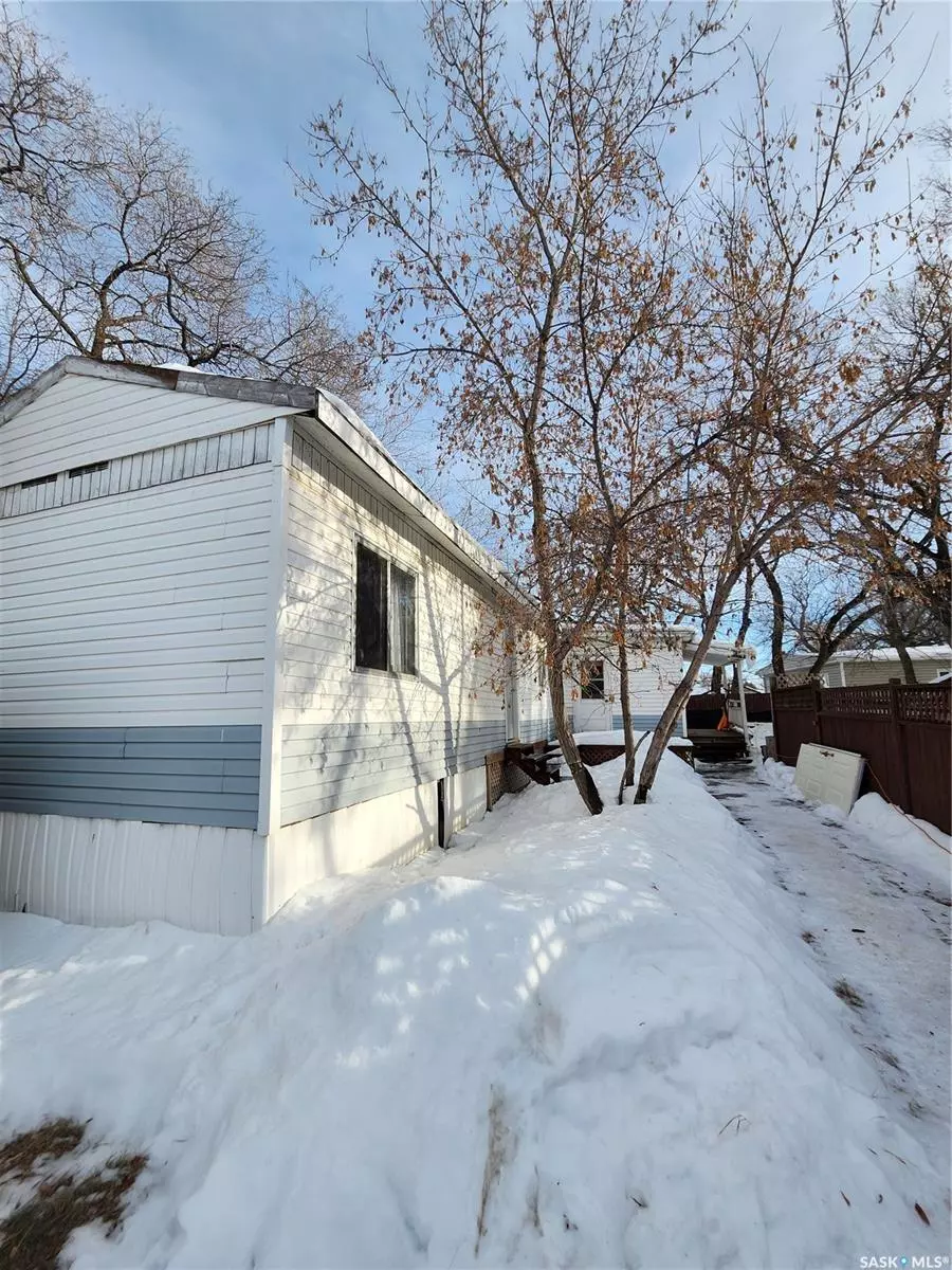 Saskatoon, SK S7N 1Y1,1524 Rayner AVENUE #102