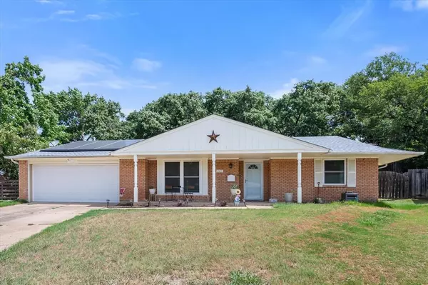 903 Pontiac Court, Arlington, TX 76013