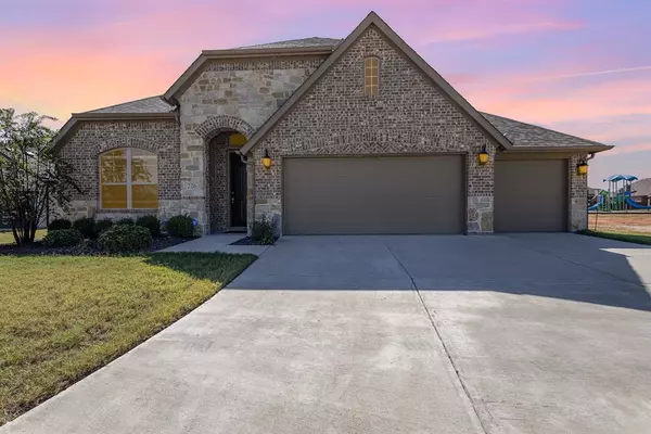 226 Hedgewood Drive, Waxahachie, TX 75165