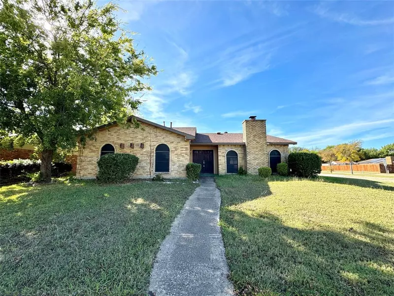 4702 Spanish Trail, Grand Prairie, TX 75052