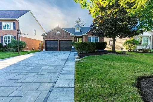 412 Mathews CT, Newmarket, ON L3X 1C7