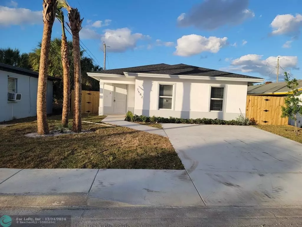 Riviera Beach, FL 33404,1582 W 16TH