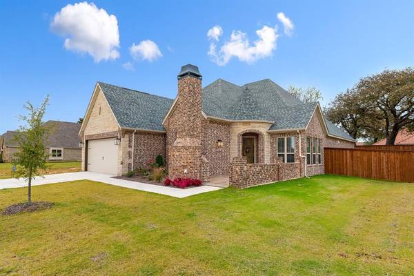 1300 Highland Park Circle, Granbury, TX 76048