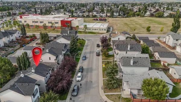 Calgary, AB T3M 1K1,207 Cranberry WAY SE