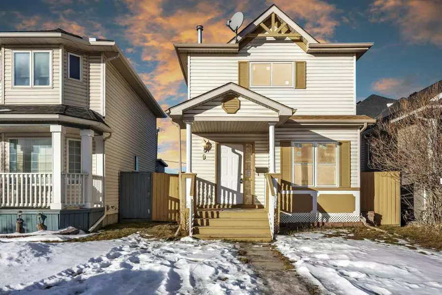 8 Martinglen Mews NE, Calgary, AB T3J 3N3