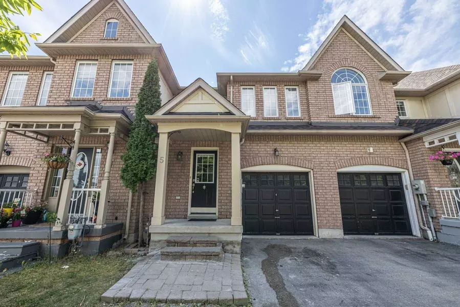 5 Playfair RD, Whitby, ON L1N 9S7