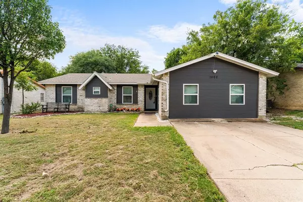 1002 Candlewick Street,  Arlington,  TX 76014