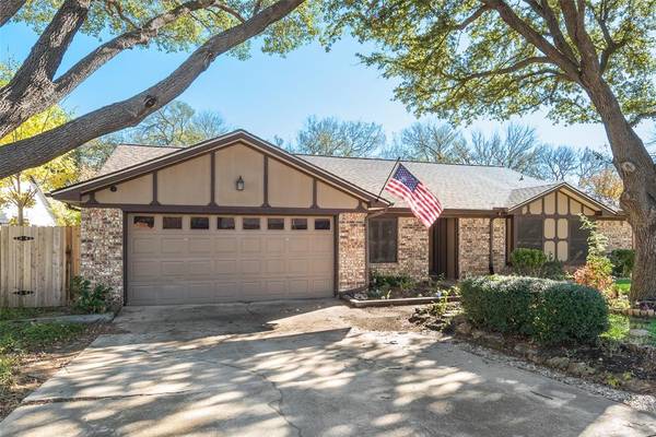 2820 Ridgewood Drive, Hurst, TX 76054