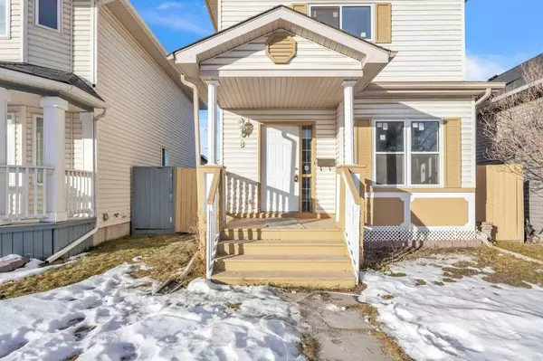 Calgary, AB T3J 3N3,8 Martinglen Mews NE