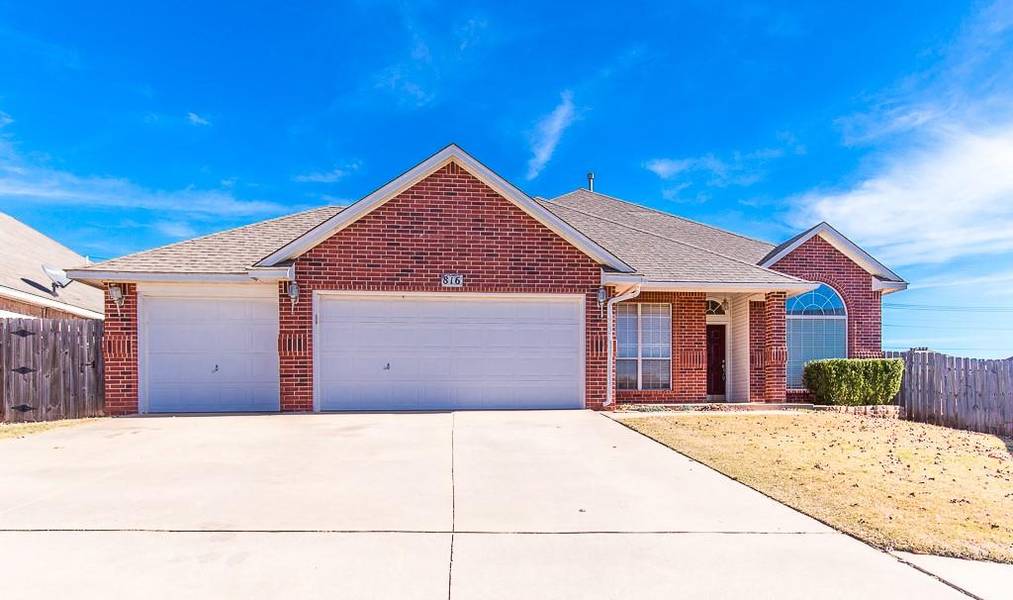 816 Elm Creek Drive, Moore, OK 73160