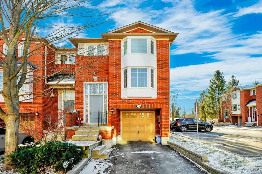 130 Mosaics AVE #40, Aurora, ON L4G 7L5