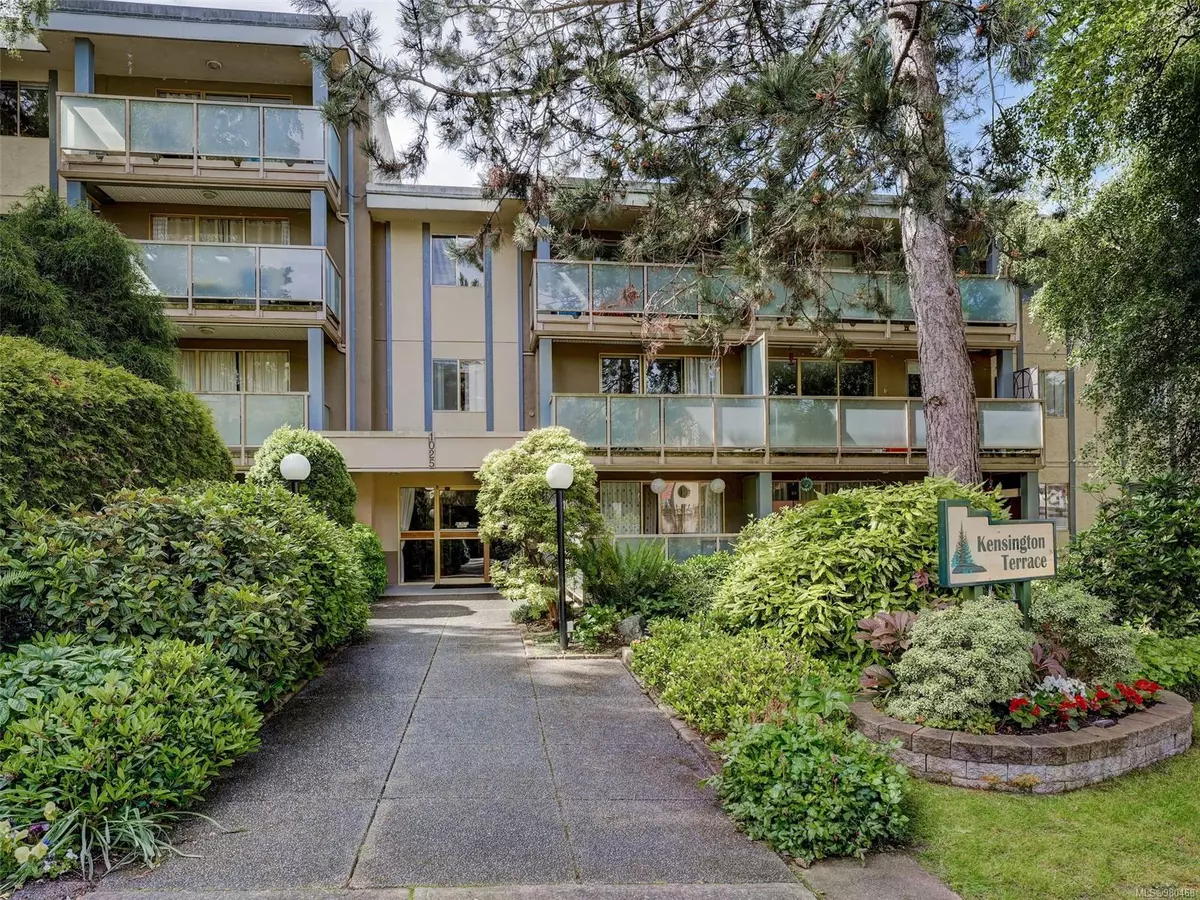 Saanich, BC V8X 2S2,1025 Inverness Rd #302