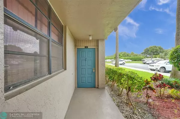 Pembroke Pines, FL 33026,1001 Colony Point Cir  #123