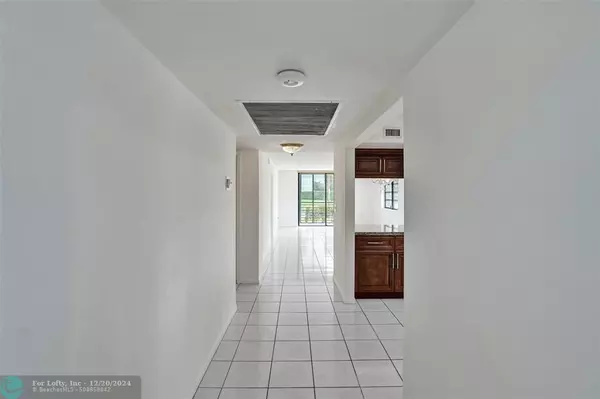 Pembroke Pines, FL 33026,1001 Colony Point Cir  #123