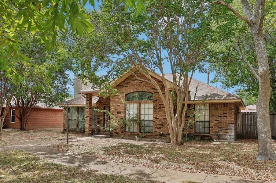 819 Rawlins Drive, Lancaster, TX 75146