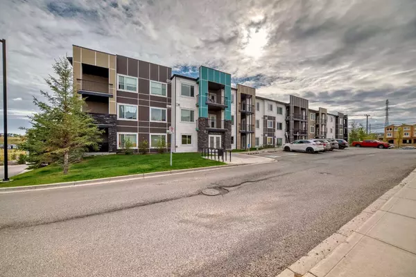 Calgary, AB T3R 0W5,8 Sage  Hill TER Northwest #210