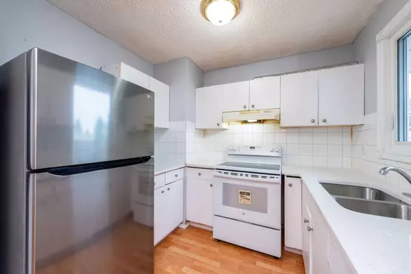 Calgary, AB T2A 4X1,4546 7 AVE SE