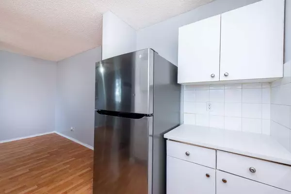 Calgary, AB T2A 4X1,4546 7 AVE SE