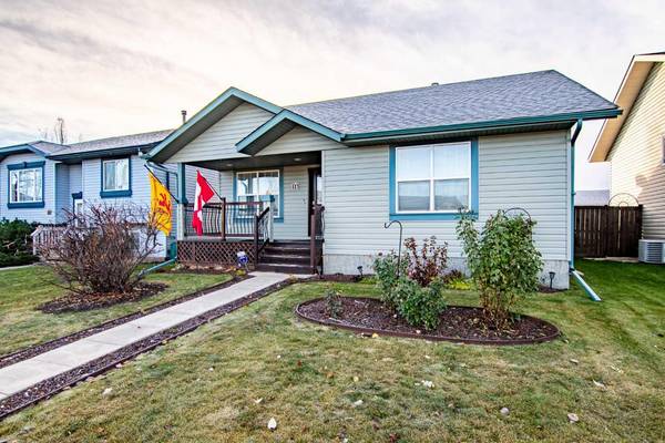 16 Mckinlay CRES, Lacombe, AB T4L2L4