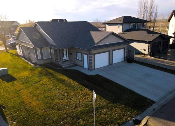 36 Burris Pointe, Lacombe, AB T4L 0A2