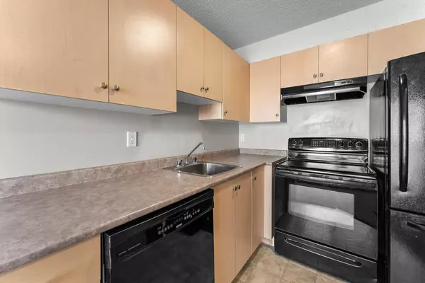 Calgary, AB T2A 7Y7,1717 60 ST SE #419