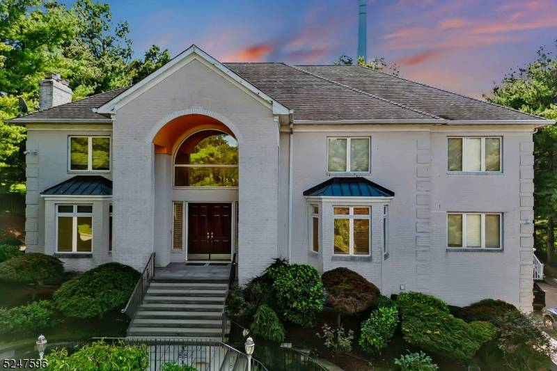10 Brown Ct, Livingston Twp., NJ 07039