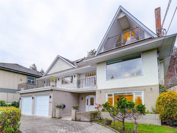 4940 Cordova Bay Rd, Saanich, BC V8Y 2K2