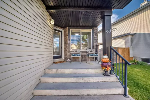 Calgary, AB T3H 4V9,39 Wentworth Close SW