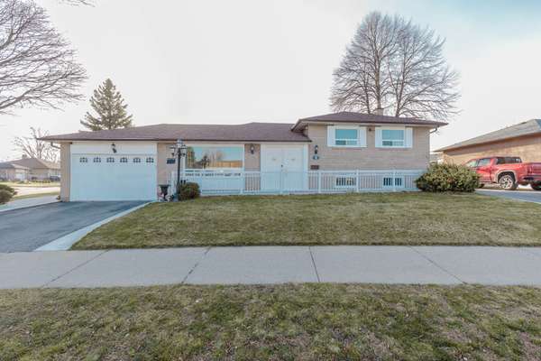 2 Alexandria CRES, Brampton, ON L6T 1N3