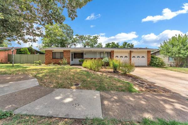 6204 Brentwood Drive, Fort Worth, TX 76112