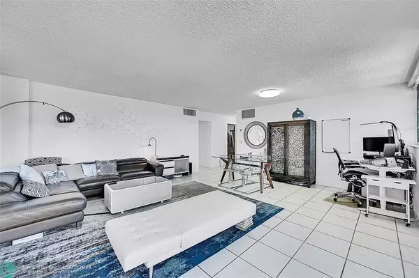 Miami Beach, FL 33139,800 West Ave  #311