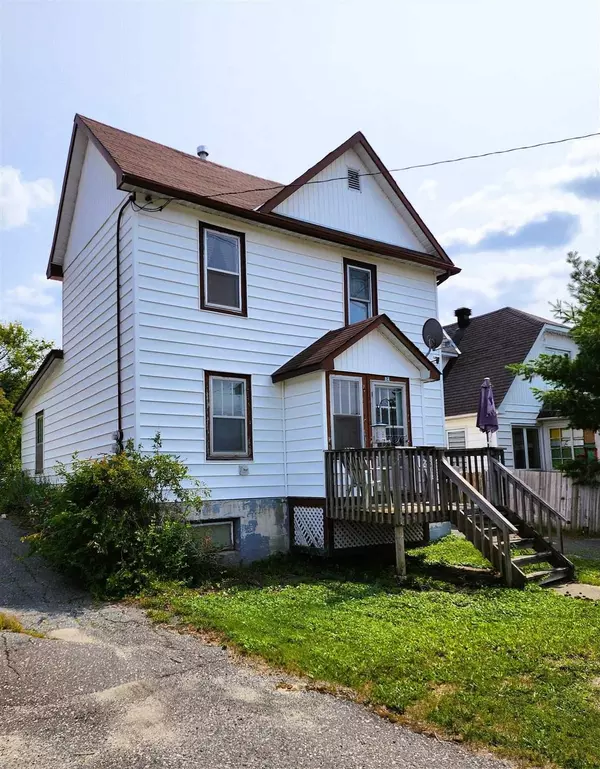 Timiskaming, ON P2N 3C2,82 Woods ST