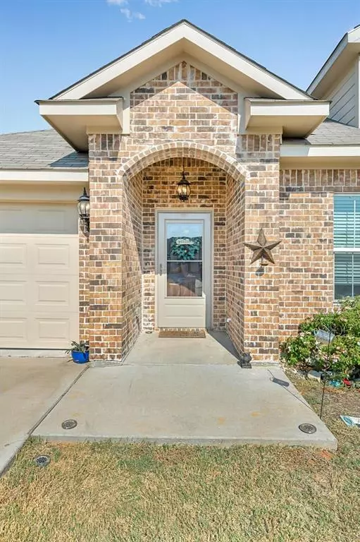 Lacy Lakeview, TX 76705,404 Broken Arrow Court