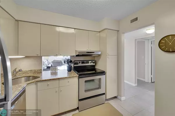 Hollywood, FL 33019,1400 S OCEAN DR  #305