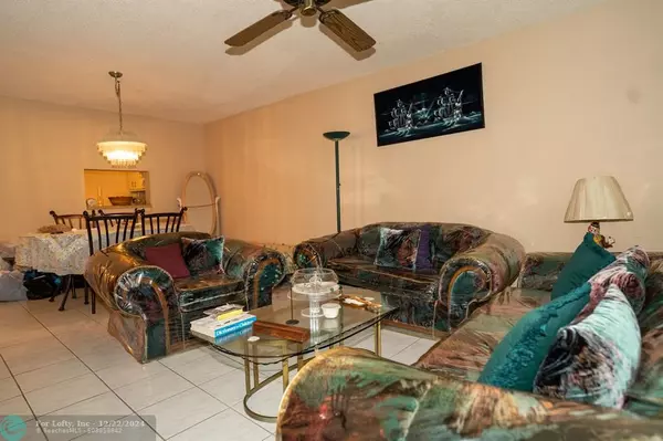 Lauderdale Lakes, FL 33311,2860 Somerset Dr  #214K