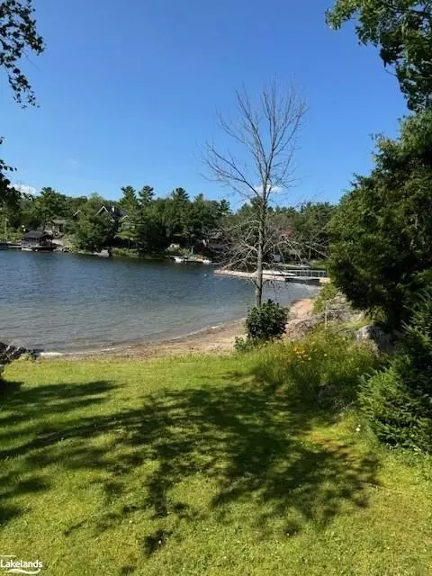 Georgian Bay, ON P0E 1E0,244 BIRCH ACRES DR