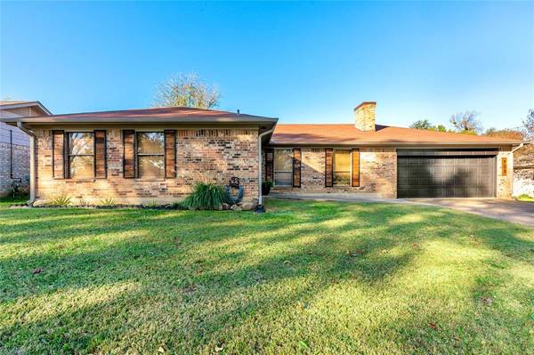 705 33rd Street NE, Paris, TX 75460