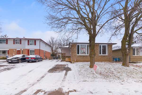 40 Reigate AVE, Brampton, ON L6V 2E3