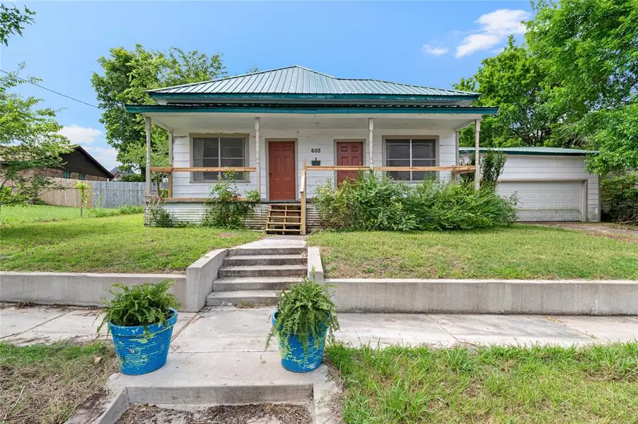 605 W Main Street, Honey Grove, TX 75446