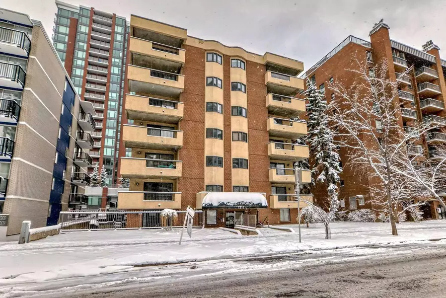 1311 15 AVE Southwest #301, Calgary, AB T3C 0X8