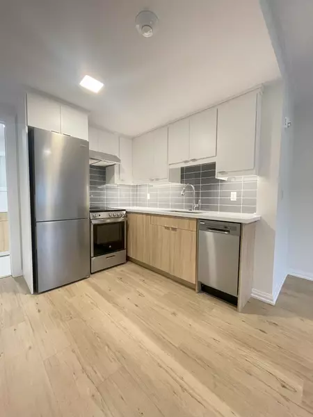 167 Thirtieth ST #3, Toronto W06, ON M8V 4E5