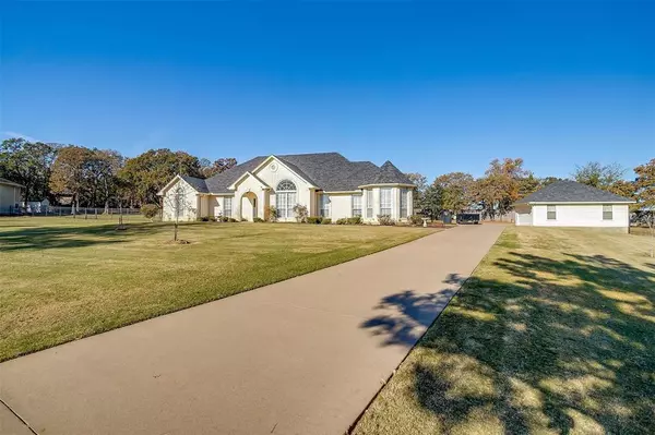 1121 Whispering Spring Court, Burleson, TX 76028