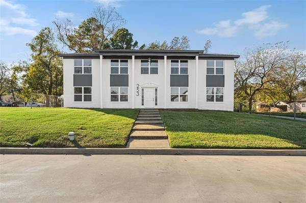 253 S Locust Street S, Sulphur Springs, TX 75482