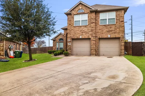 1008 Wellington Drive, Lewisville, TX 75067