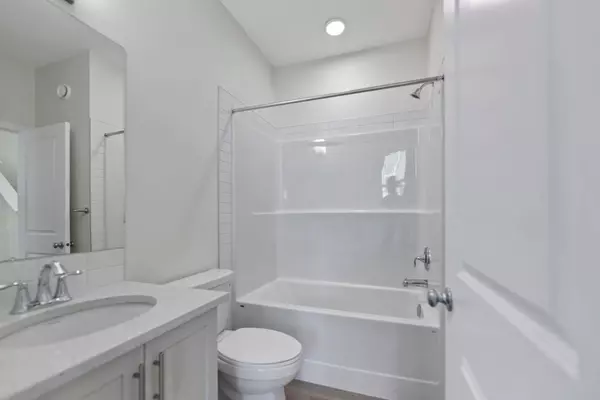 Calgary, AB T3J 5P1,603 Savanna CRES NE