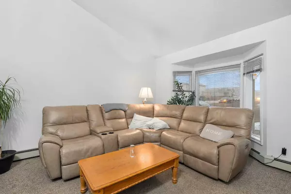 Calgary, AB T3J 2M9,193 Taradale DR NE