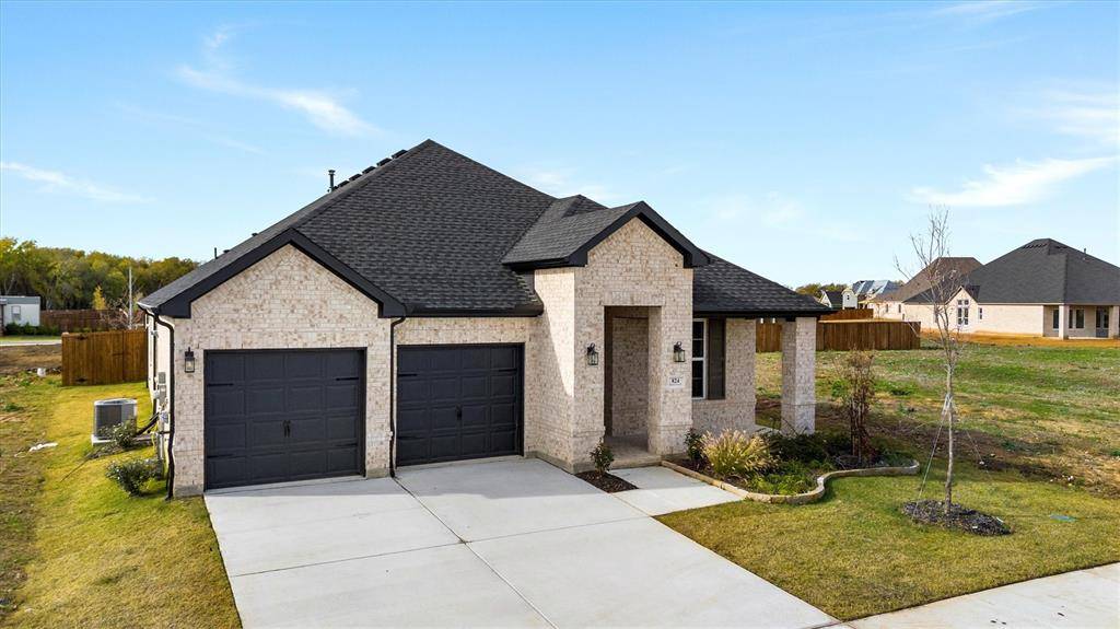 824 Mountain Aloe Drive, Justin, TX 76247