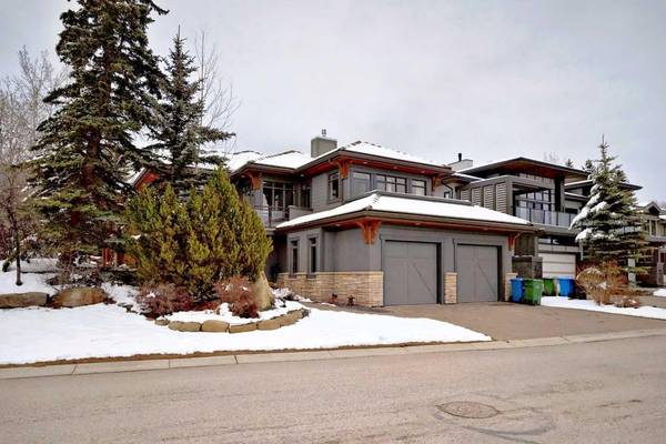 16 Spring Valley LN Southwest, Calgary, AB T3H 4V2