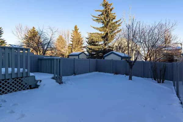 Calgary, AB T3K 4G4,8 coventry LN NE